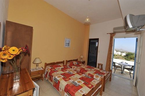 Pelekanos Guest house