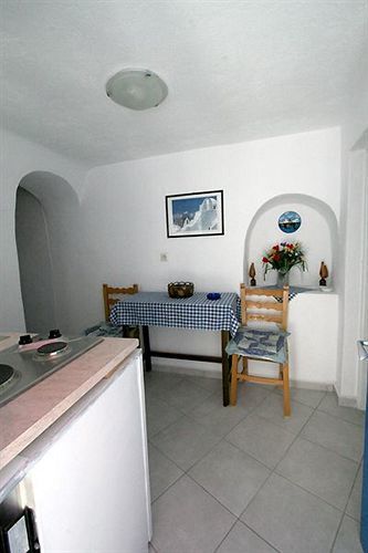 Annio Flats Imerovigli (Santorini)