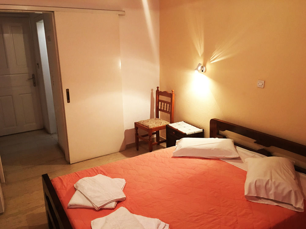 Lodos Hotel Karterados (Santorini)