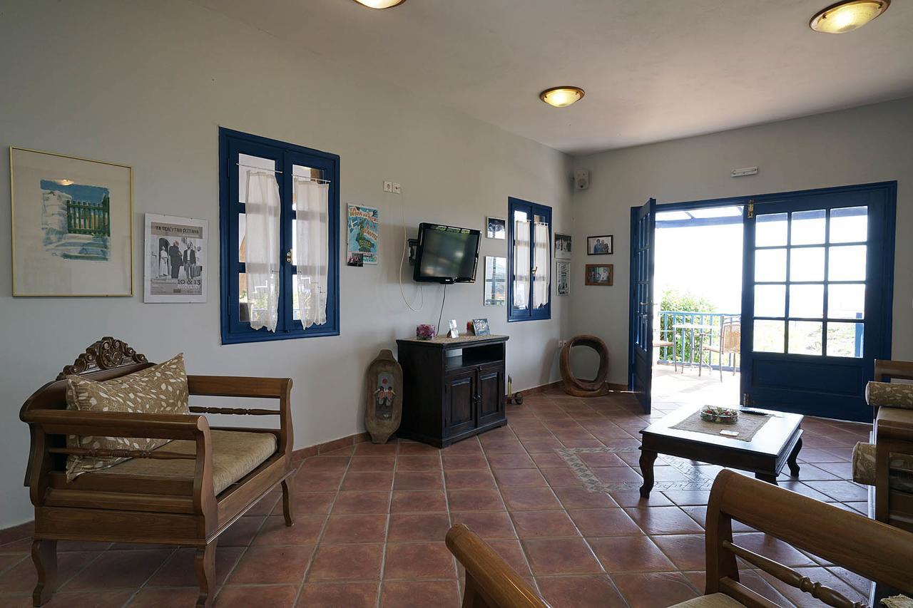 Akrotiri Aparthotel
