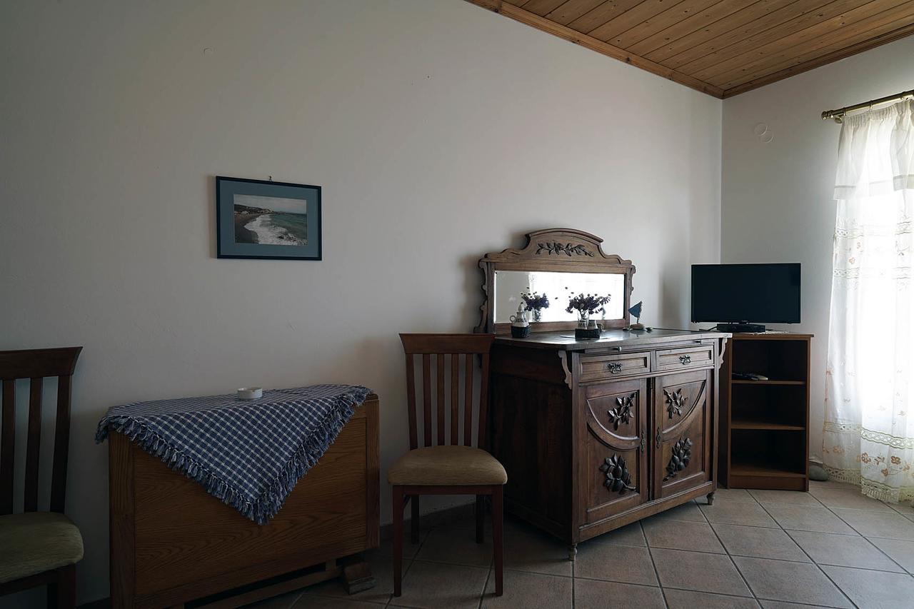 Akrotiri 2* Platia Ammos