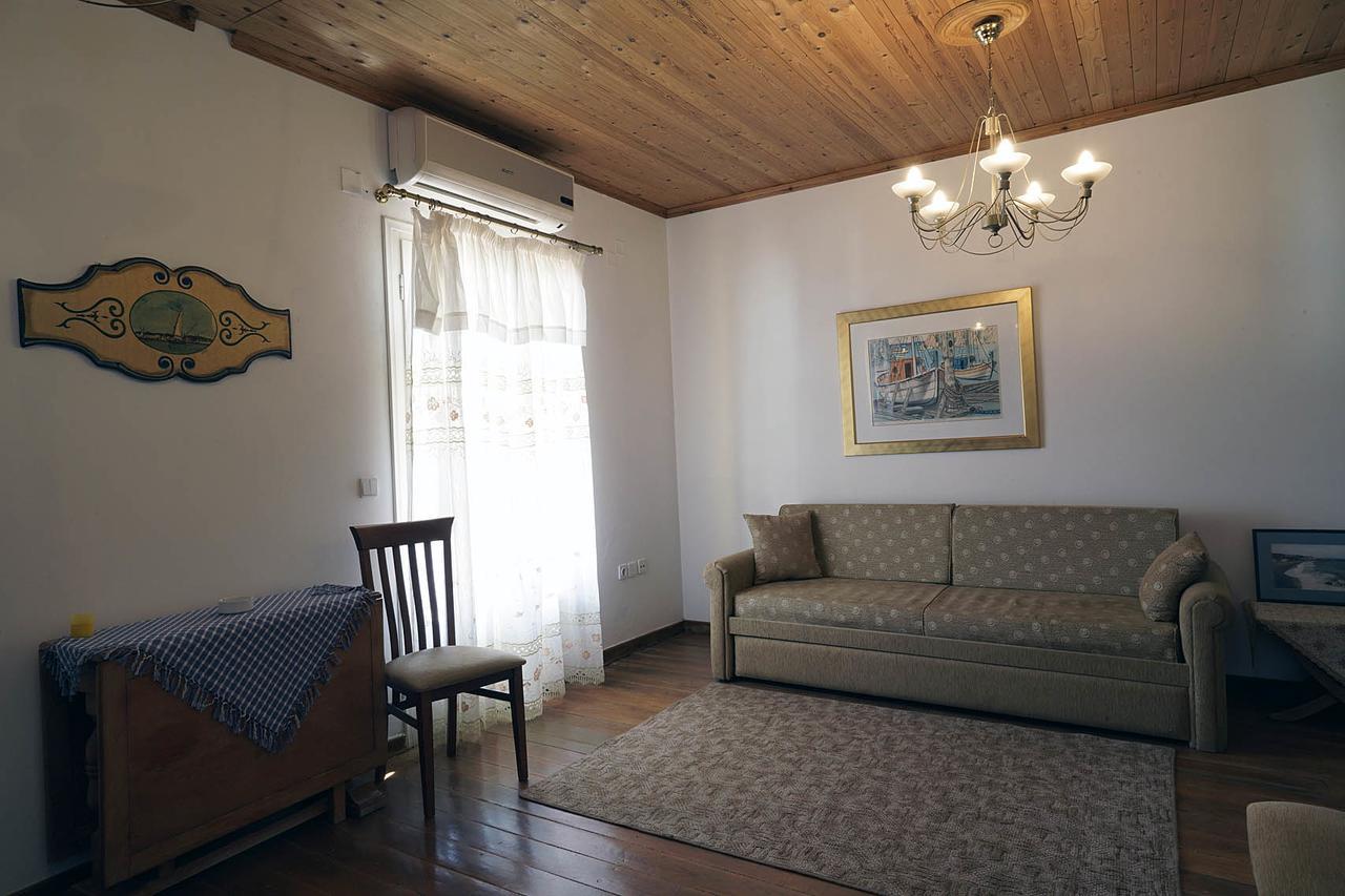 Akrotiri Aparthotel
