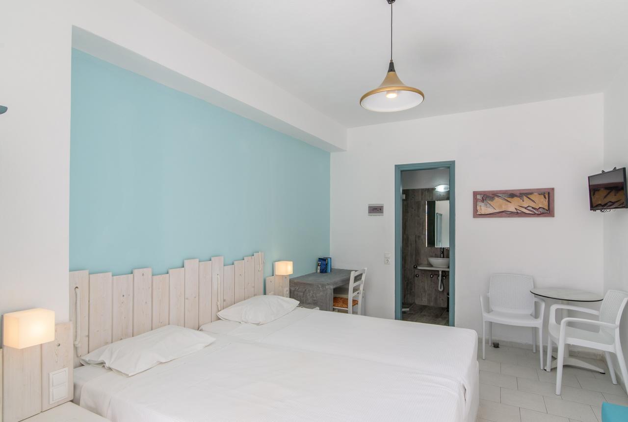 Hotel Iris Boutique Kamari (Santorini)