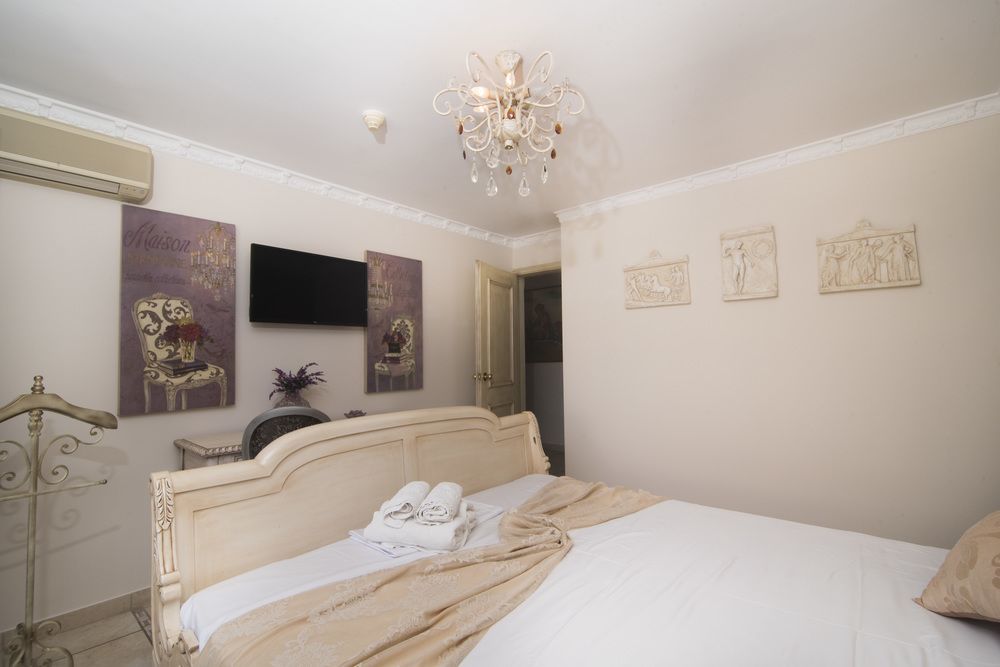 Parthenon Art Hotel 3*