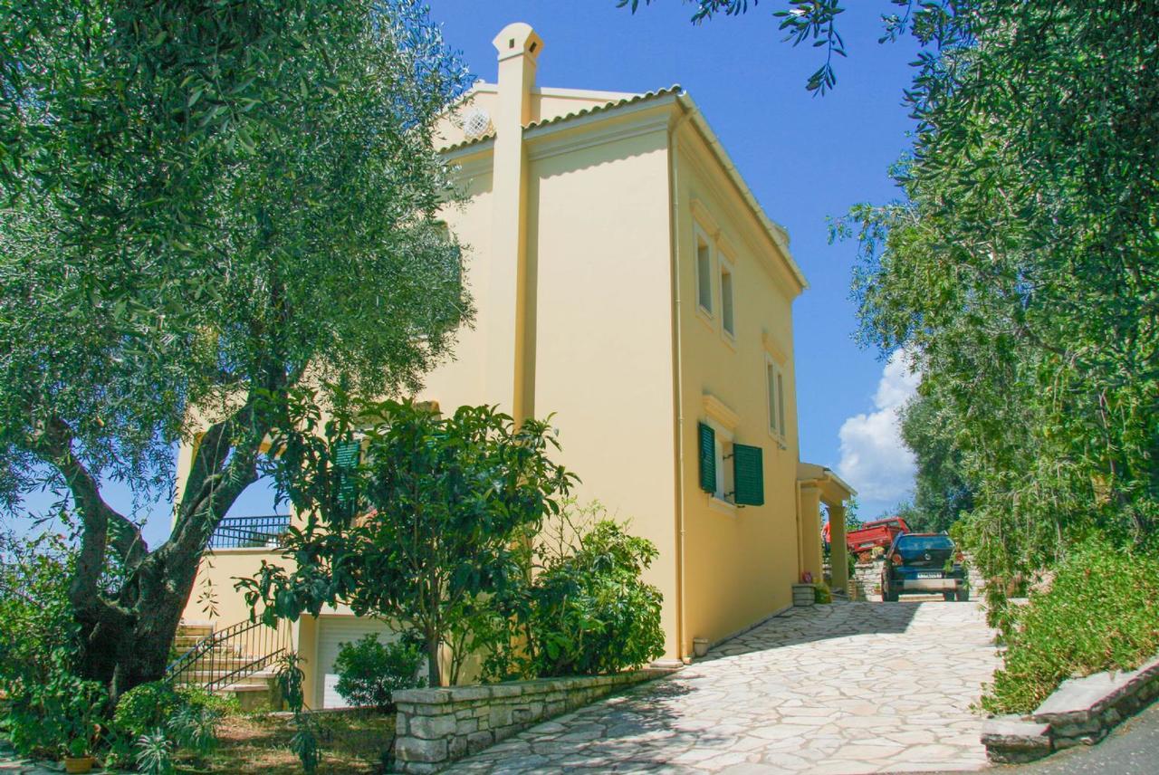 Spyros Villa