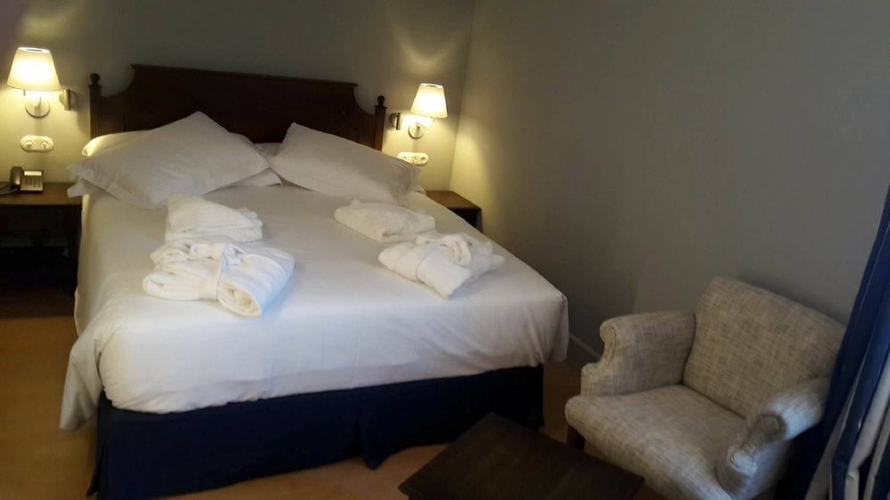 Aenos Hotel