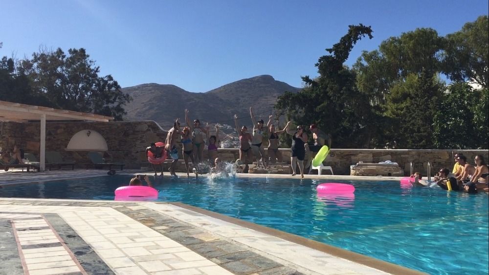 Armadoros / Backpackers 2*