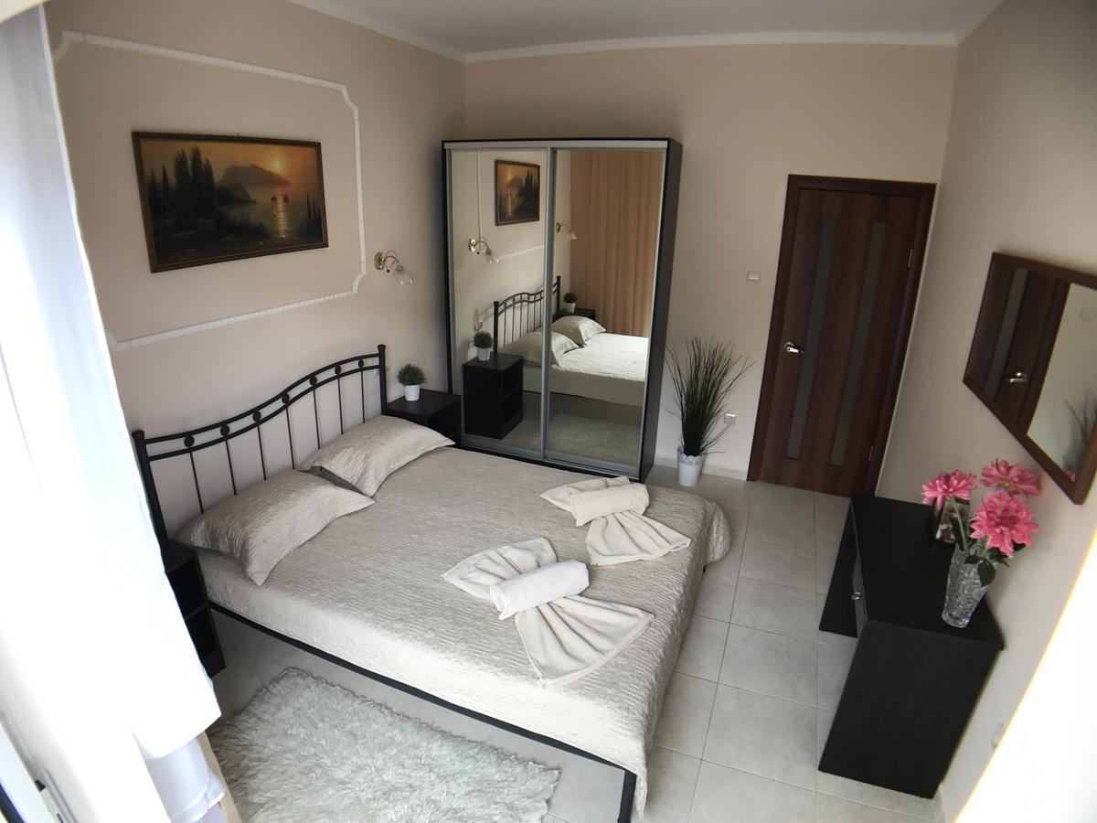 Sunny Elena Apartment *