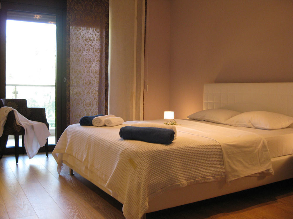 Polyastron Place Apartment