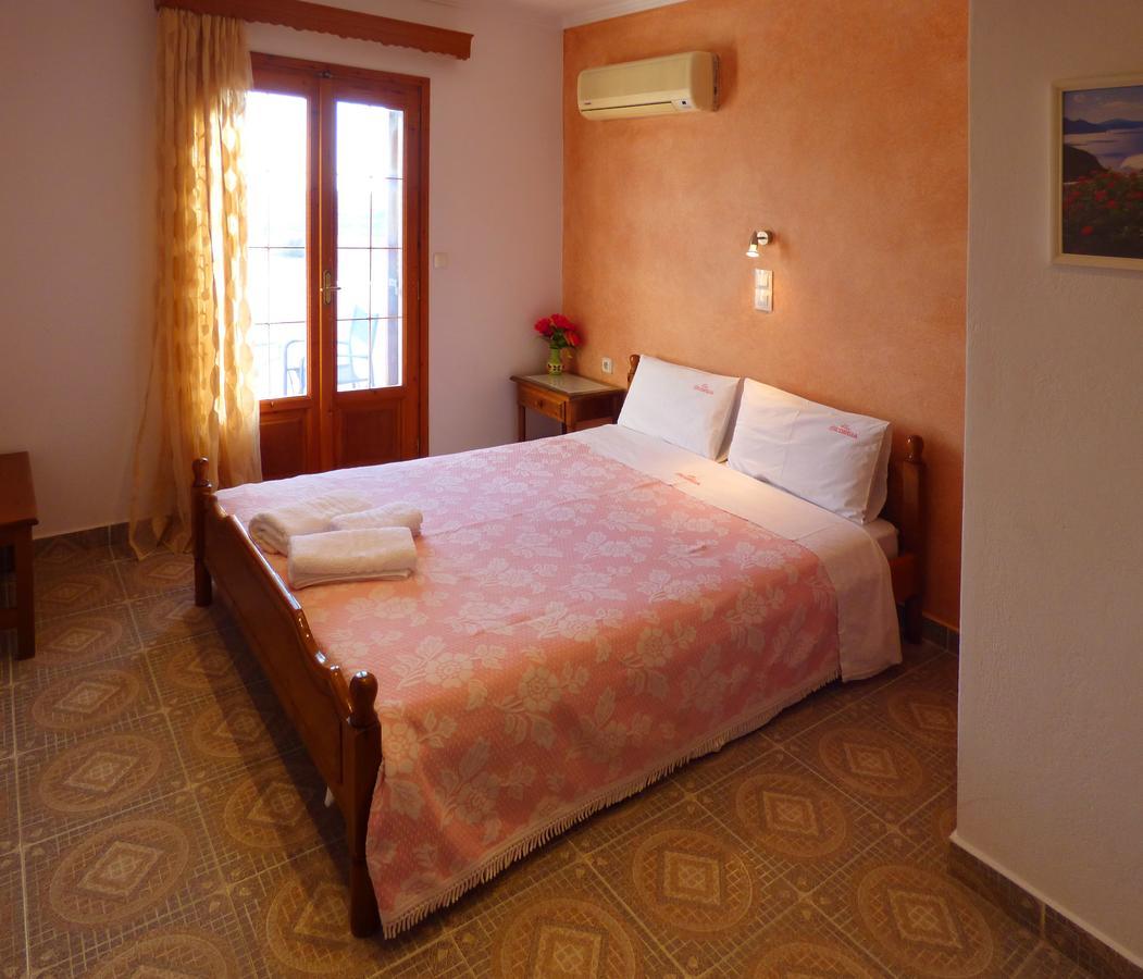 Georgia Hotel Perissa (Santorini)