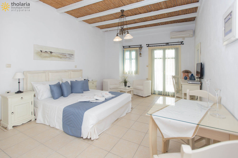 Tholaria Boutique Astypalaia