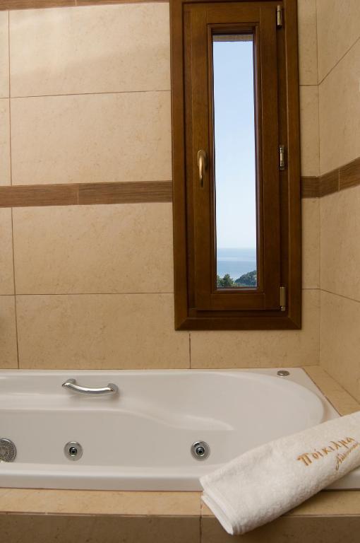 Villa Alonissos Poikilma - Luxury In Alonissos In Nature With Private Pools