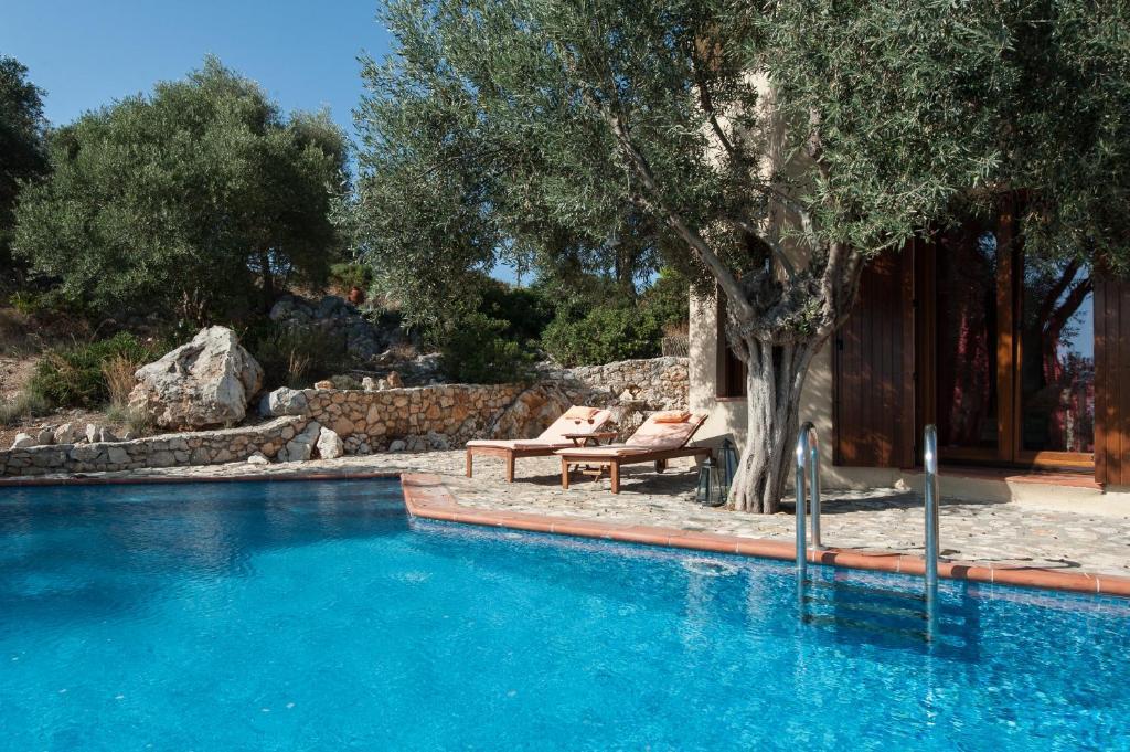 Alonissos Poikilma - Luxury In Alonissos In Nature With Private Pools