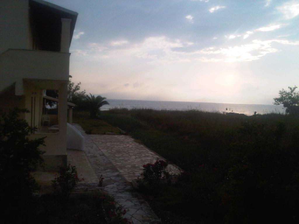 Virginia's Beachfront Apartment Kavos