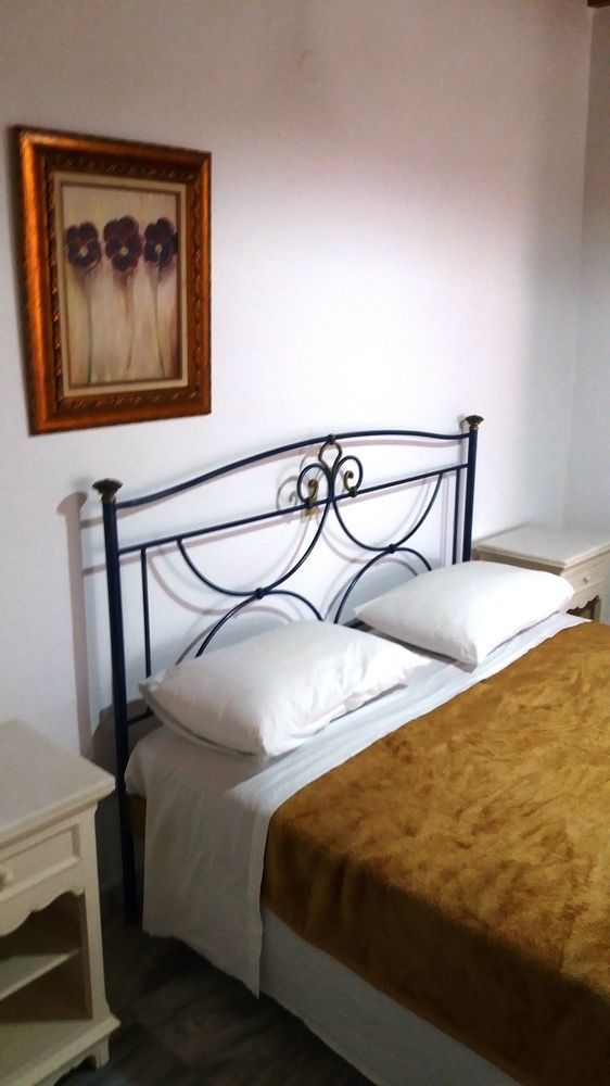 Manos Aparthotel