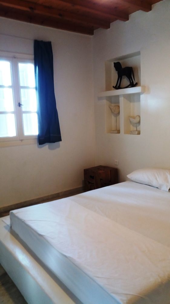 Manos Aparthotel 3*