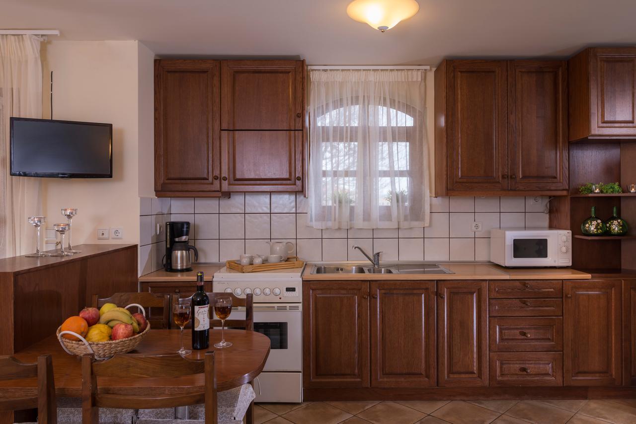 Iason Villa *