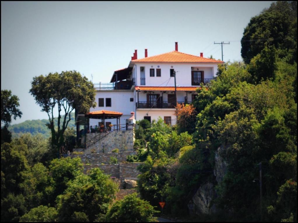 To Limanaki 3*