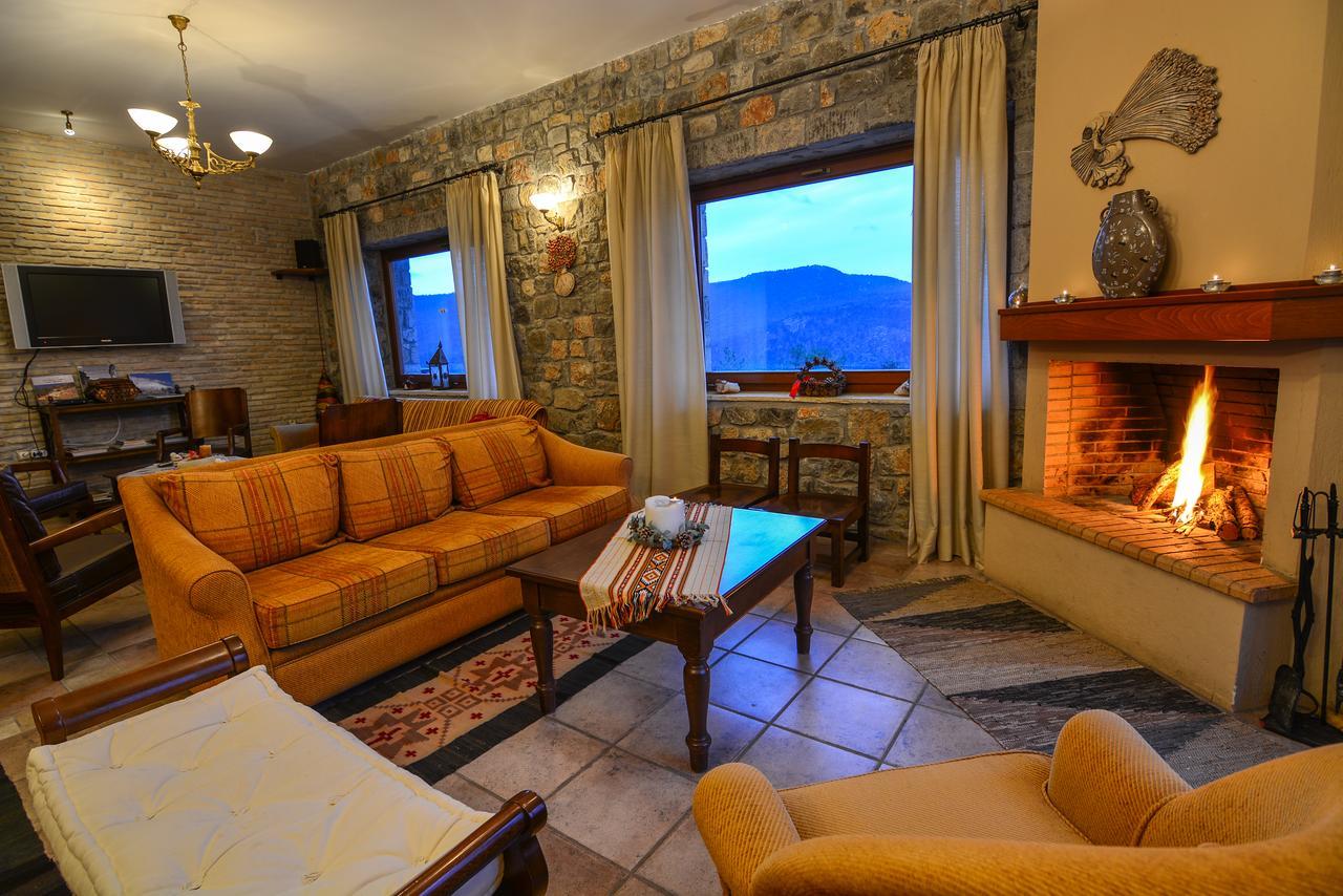 Karyatis Hotel 3*