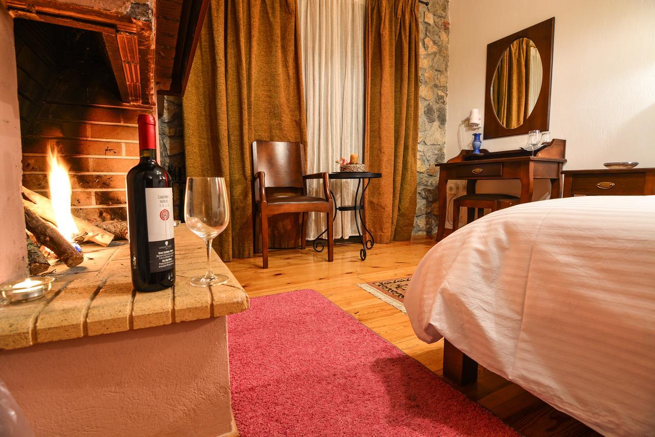 Karyatis Hotel