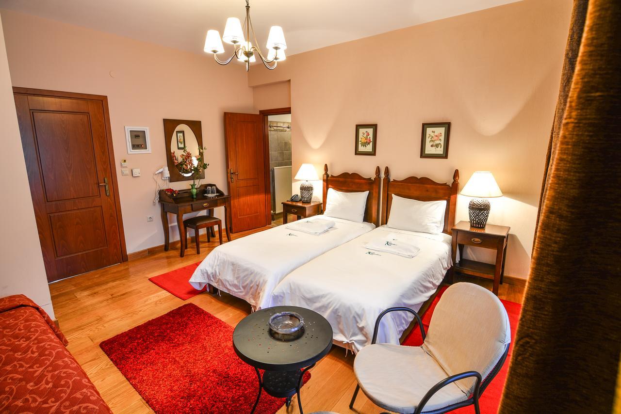 Hotel Karyatis 3*