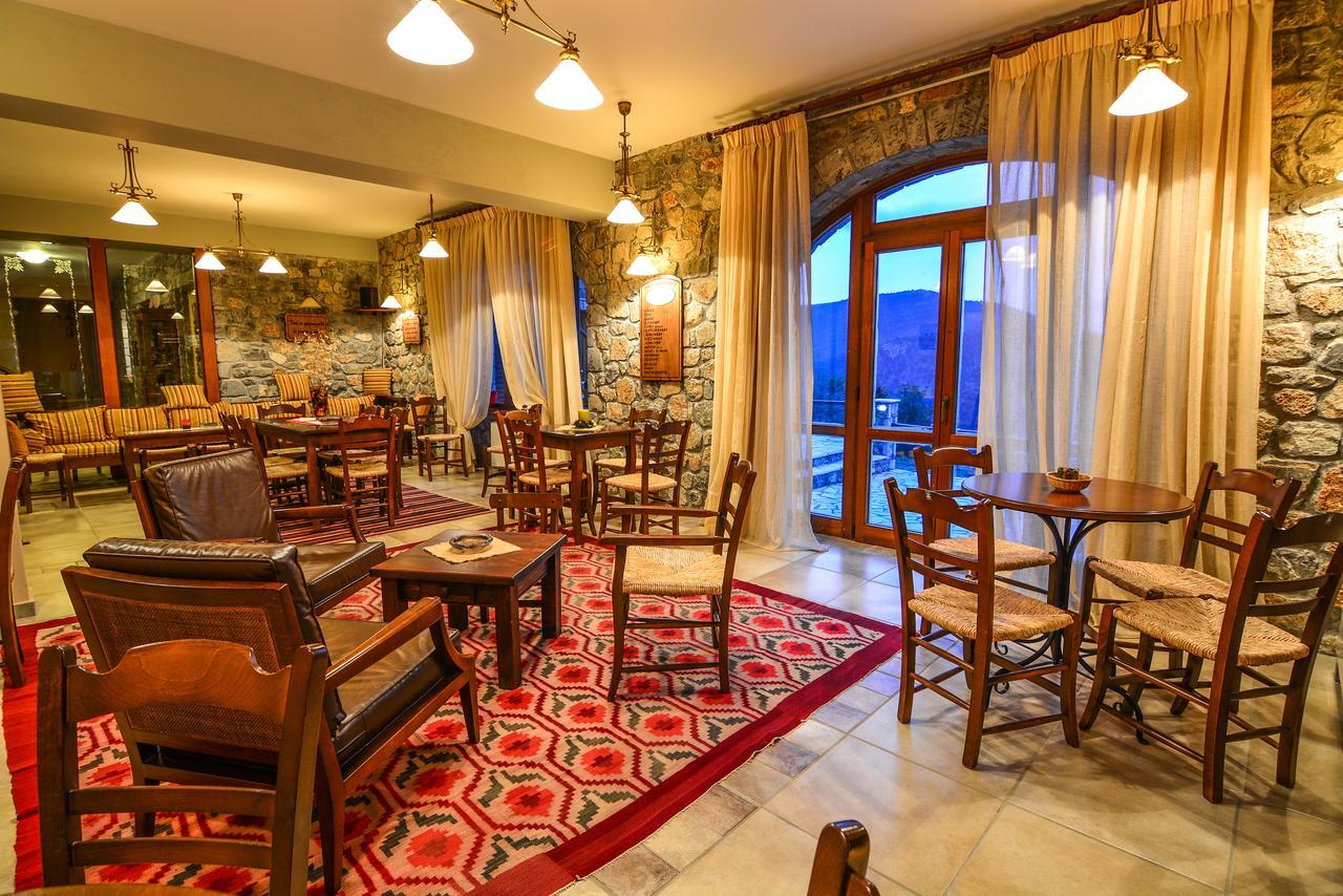 Karyatis Hotel 3*