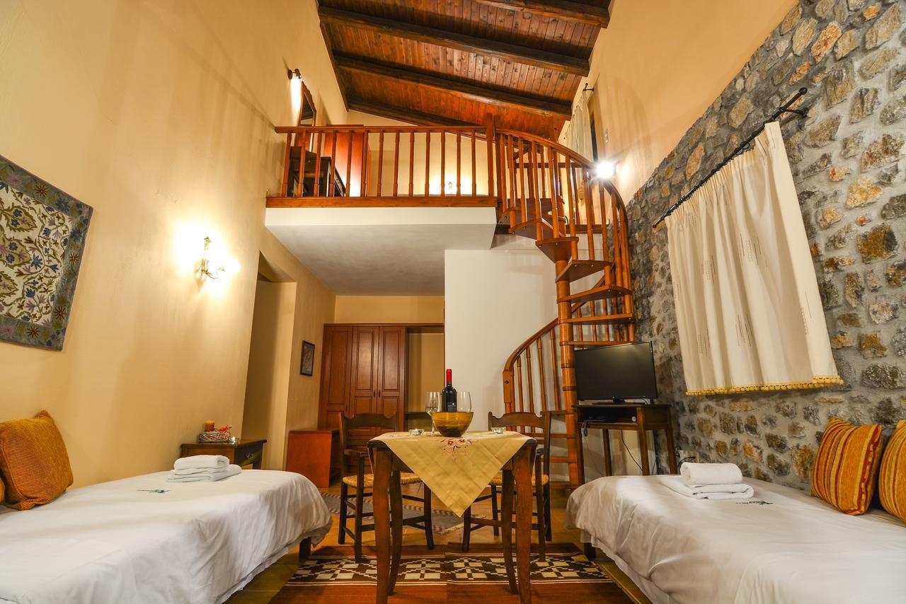 Karyatis Hotel 3*