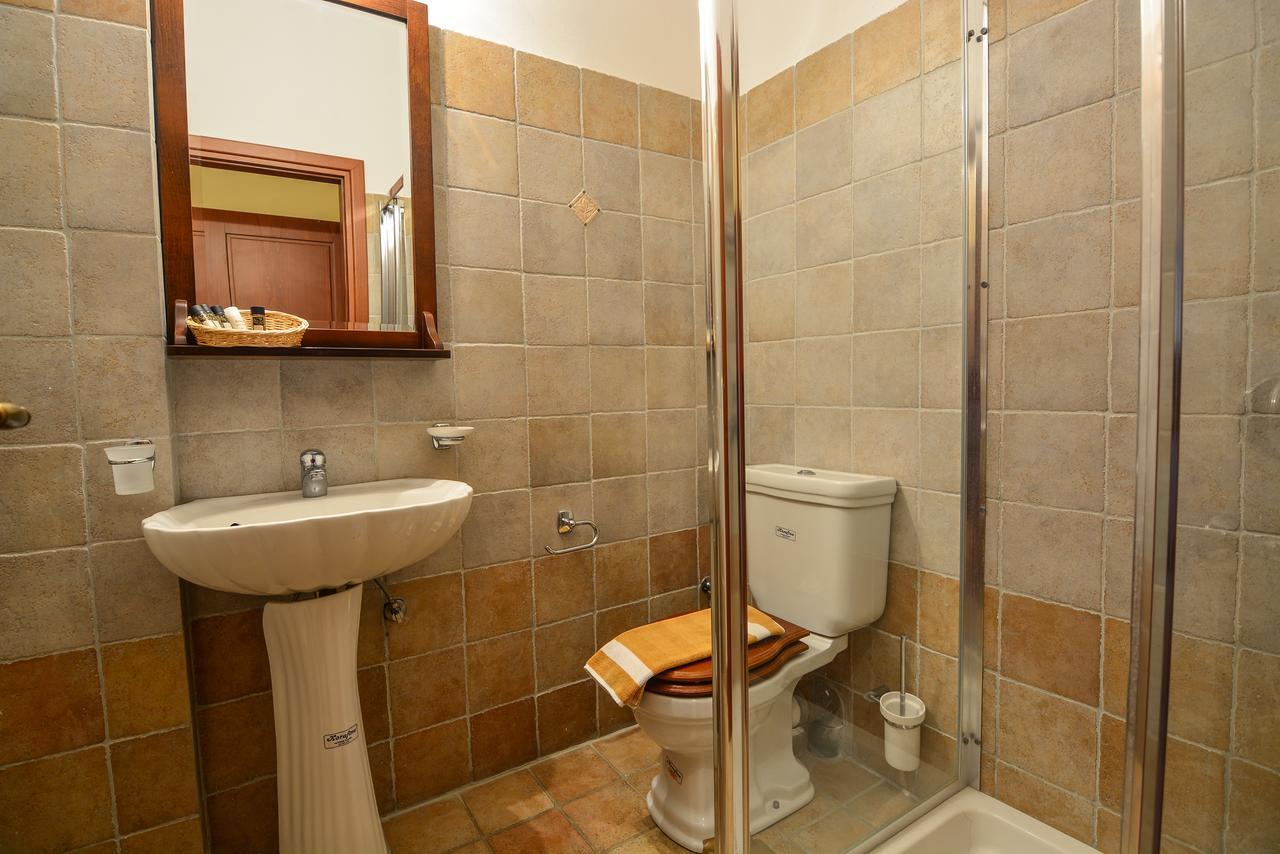 Karyatis Hotel 3*