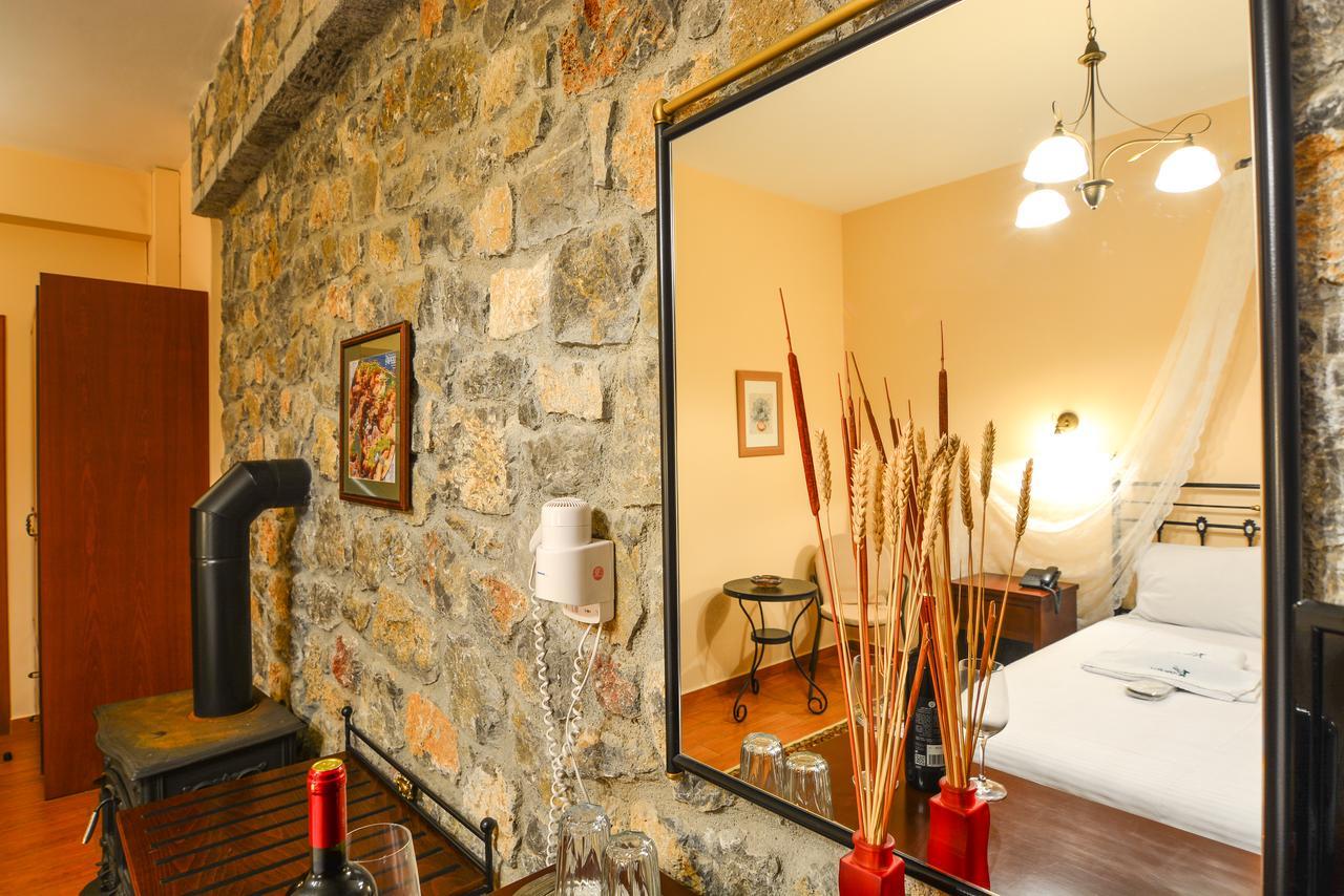 Hotel Karyatis 3*