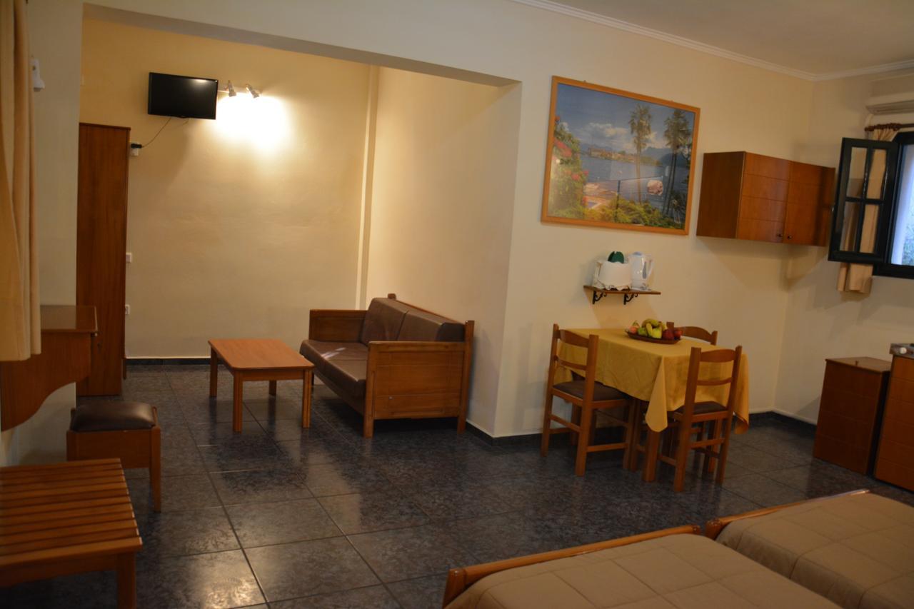 Aristotelis Aparthotel Frikes