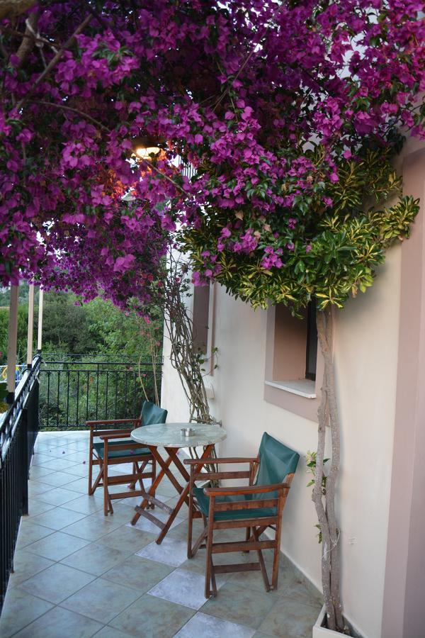 Aristotelis Aparthotel Frikes