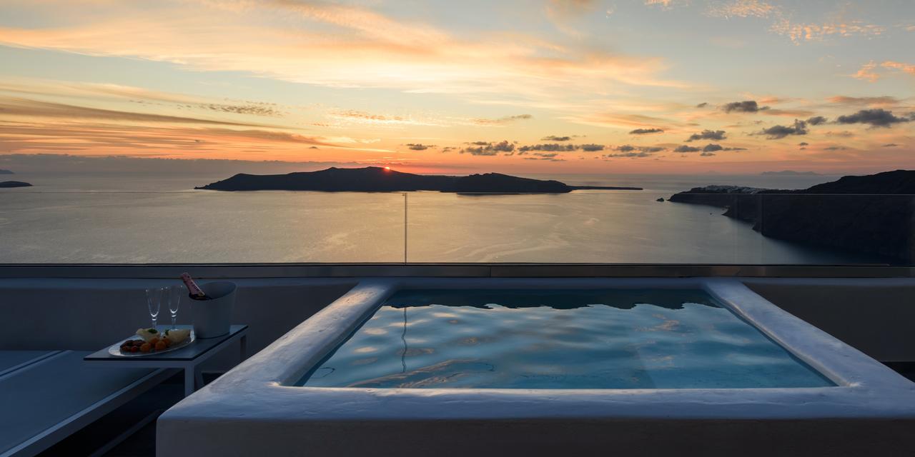 Pantheon Deluxe 4* Imerovigli (Santorini)