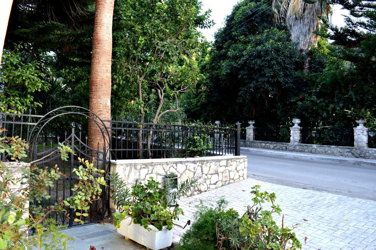 Paradise Hotel 3*