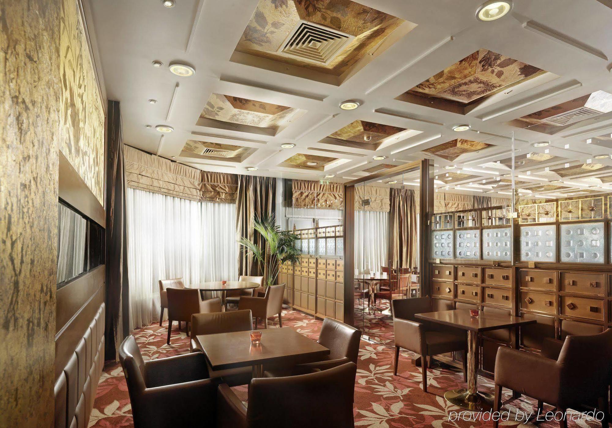 Attica Av, Airport W. By Ihg 4*