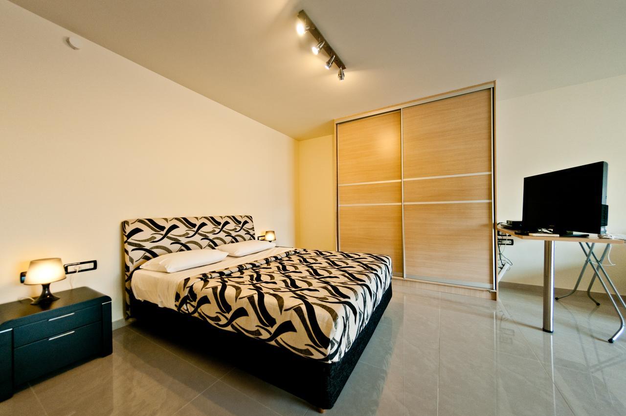 Villa St. Nicolas & Theano