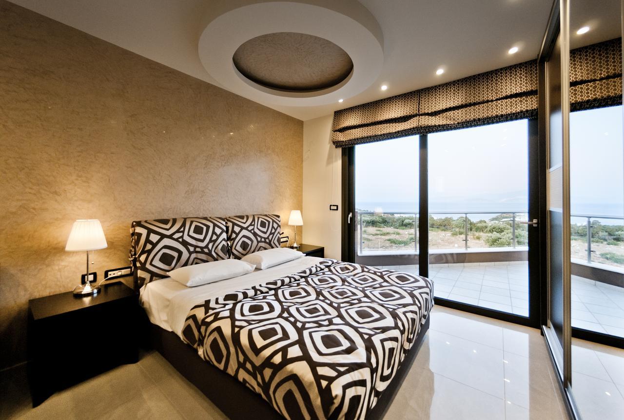 Villa St. Nicolas & Theano