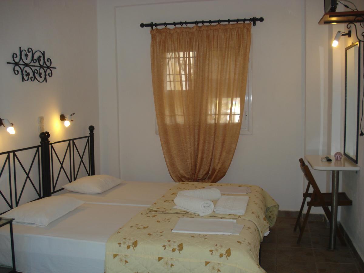 Iron House Apartment *