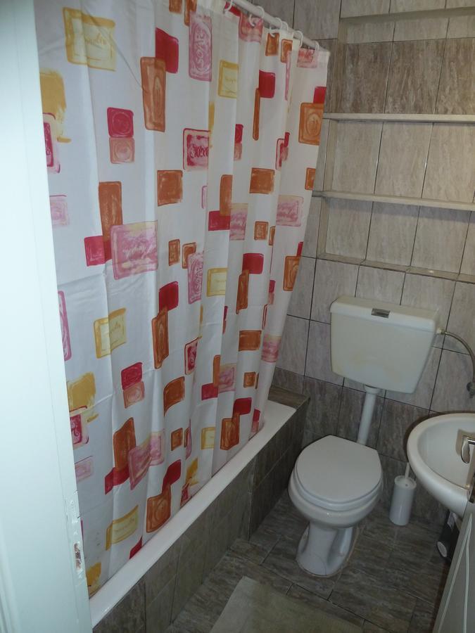 Nikos Place *