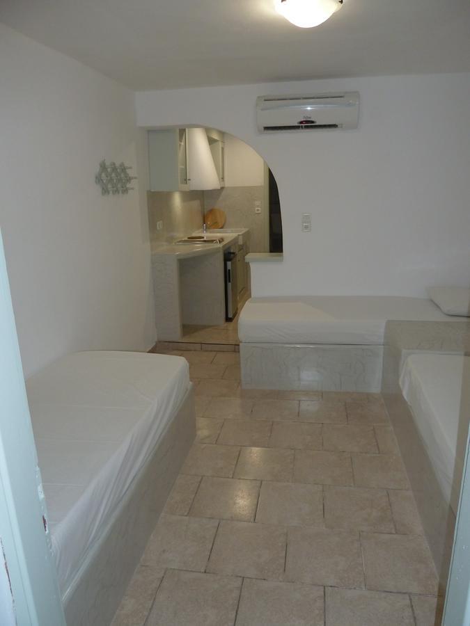 Nikos Place