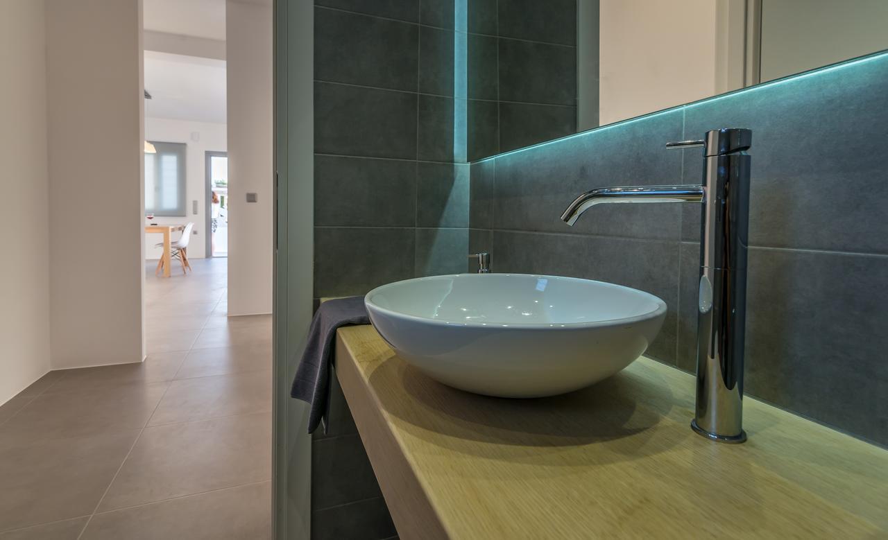 Milos Waves Luxury Pollonia