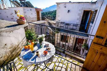 Traditional Stone Aparthotel 3*