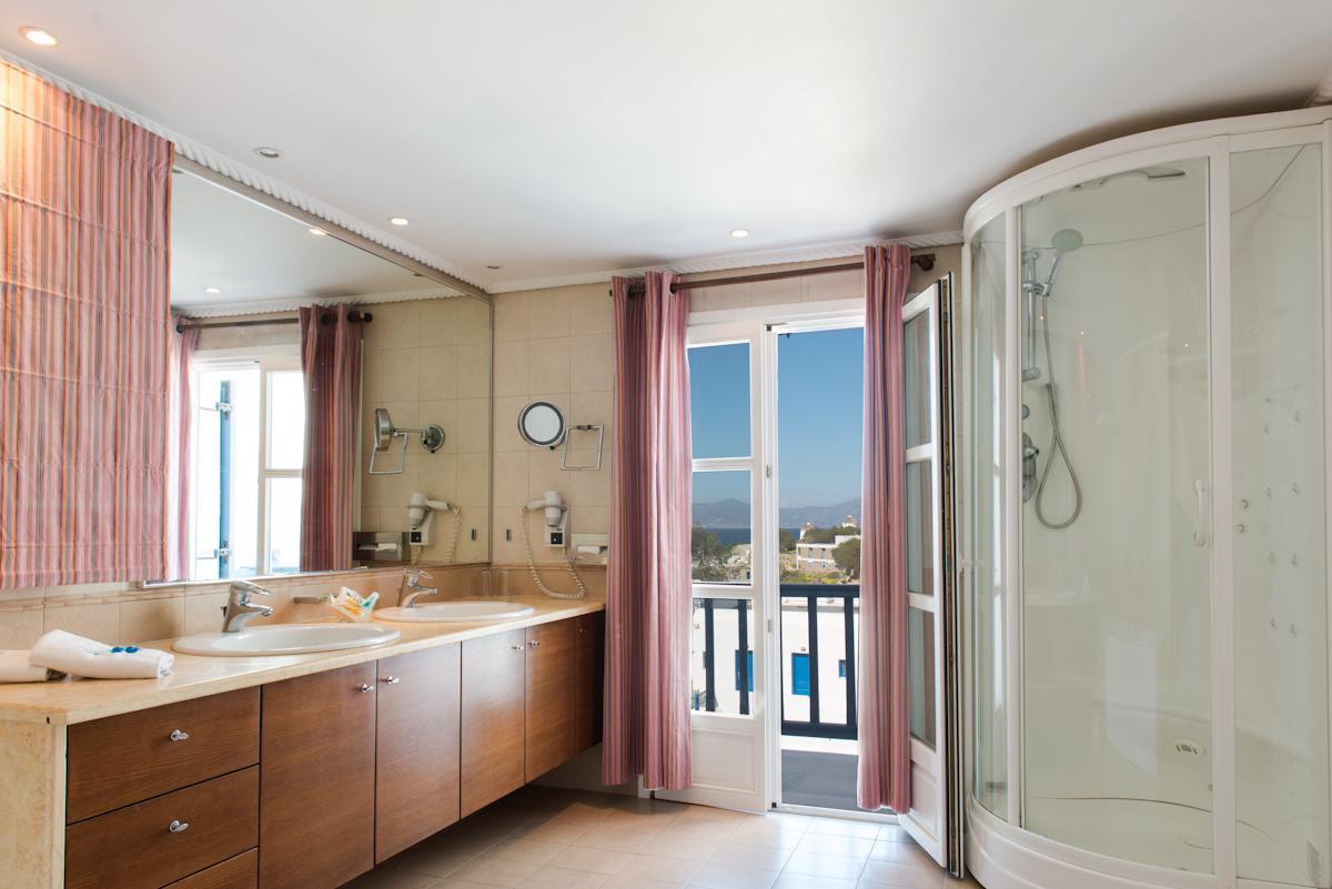 Poseidon Hotel 4*