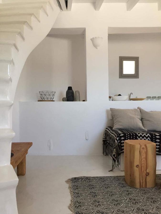Another Island * Agios Georgios (Antiparos)