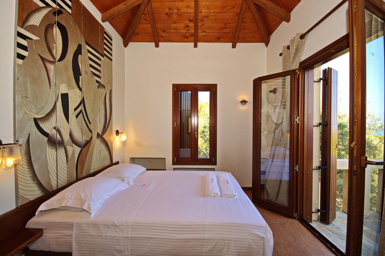 Alonissos Poikilma - Luxury In Alonissos In Nature With Private Pools *