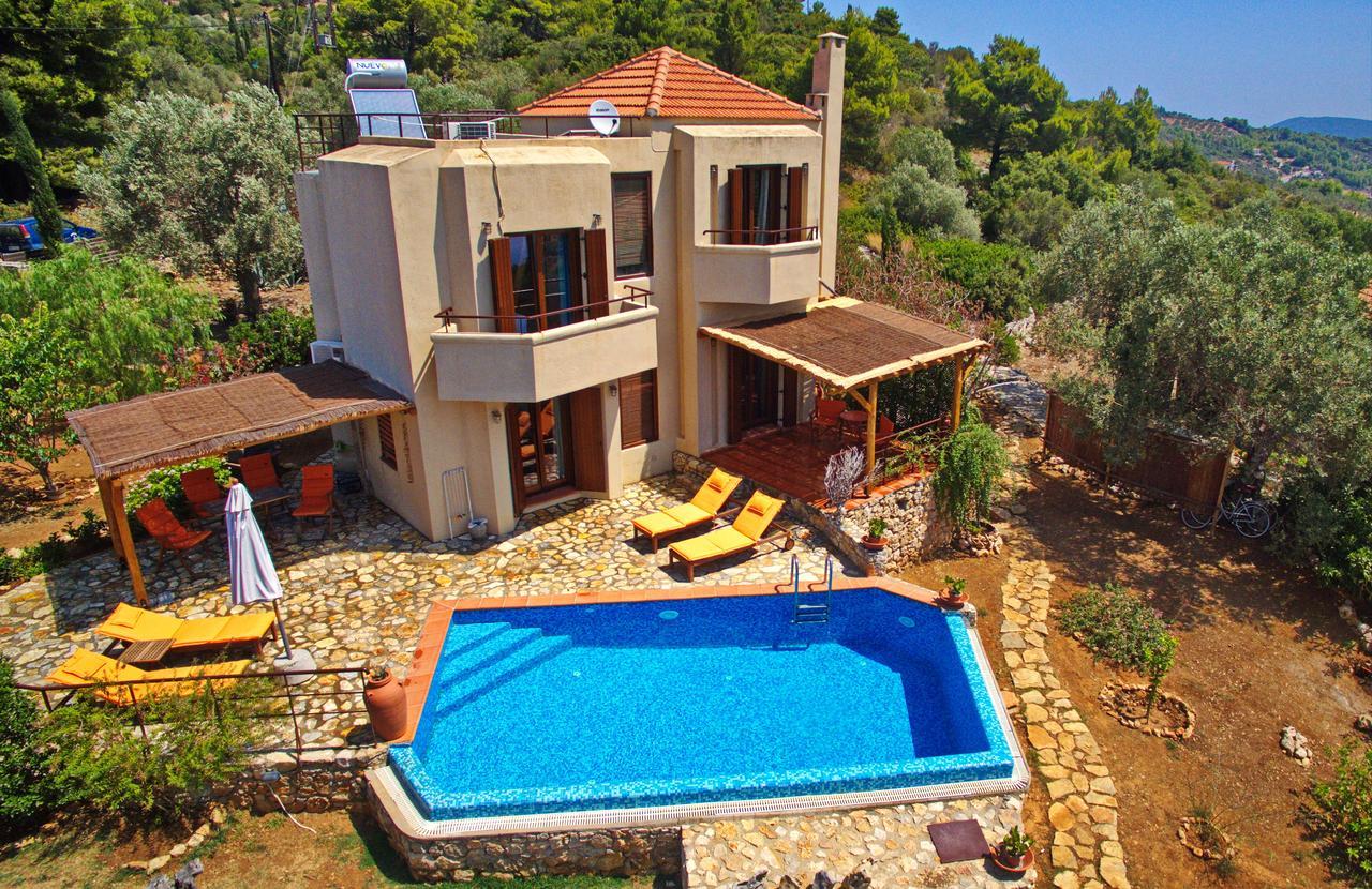Alonissos Poikilma - Luxury In Alonissos In Nature With Private Pools Villa