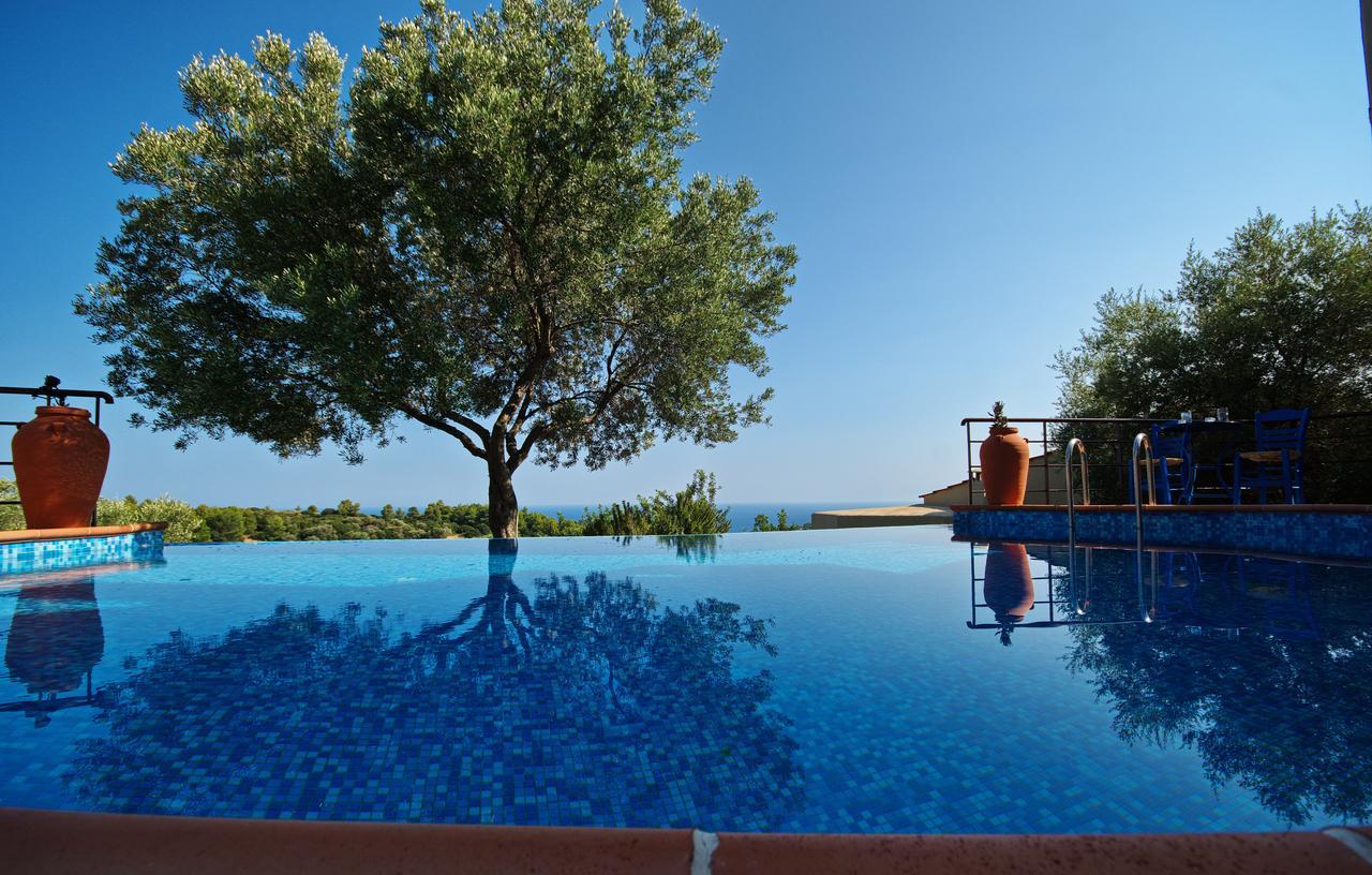 Villa Alonissos Poikilma - Luxury In Alonissos In Nature With Private Pools