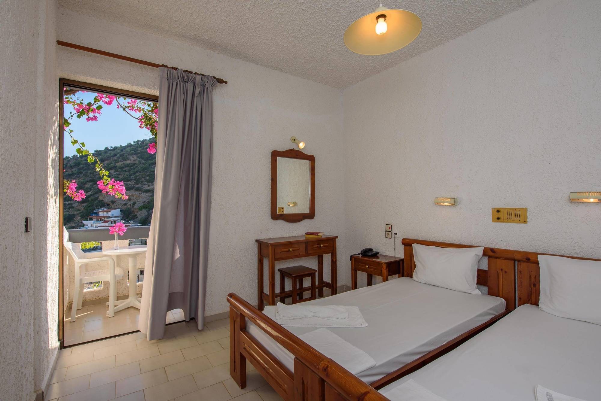 Fevro Hotel 2*