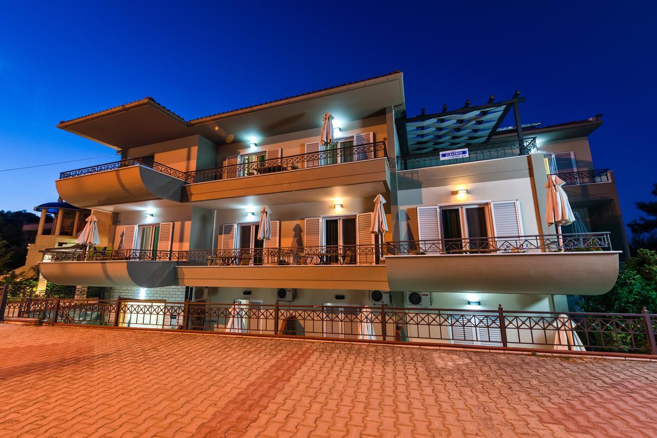 Albatros Apartment *