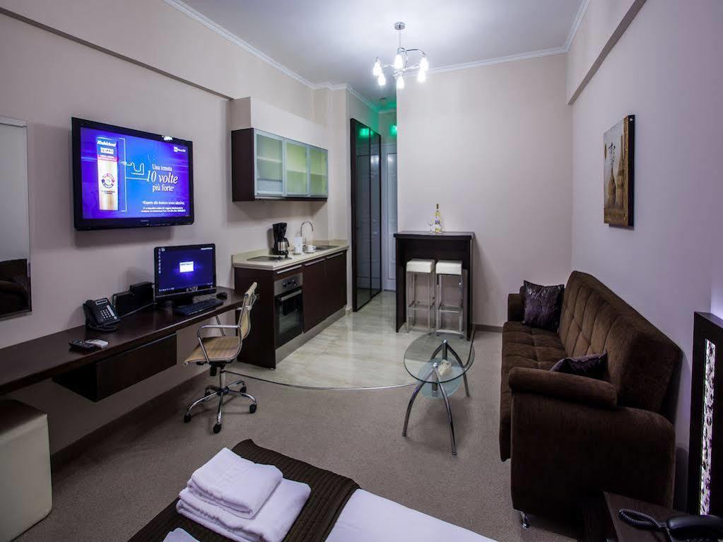 Pearl Bay Hotel Vrontados