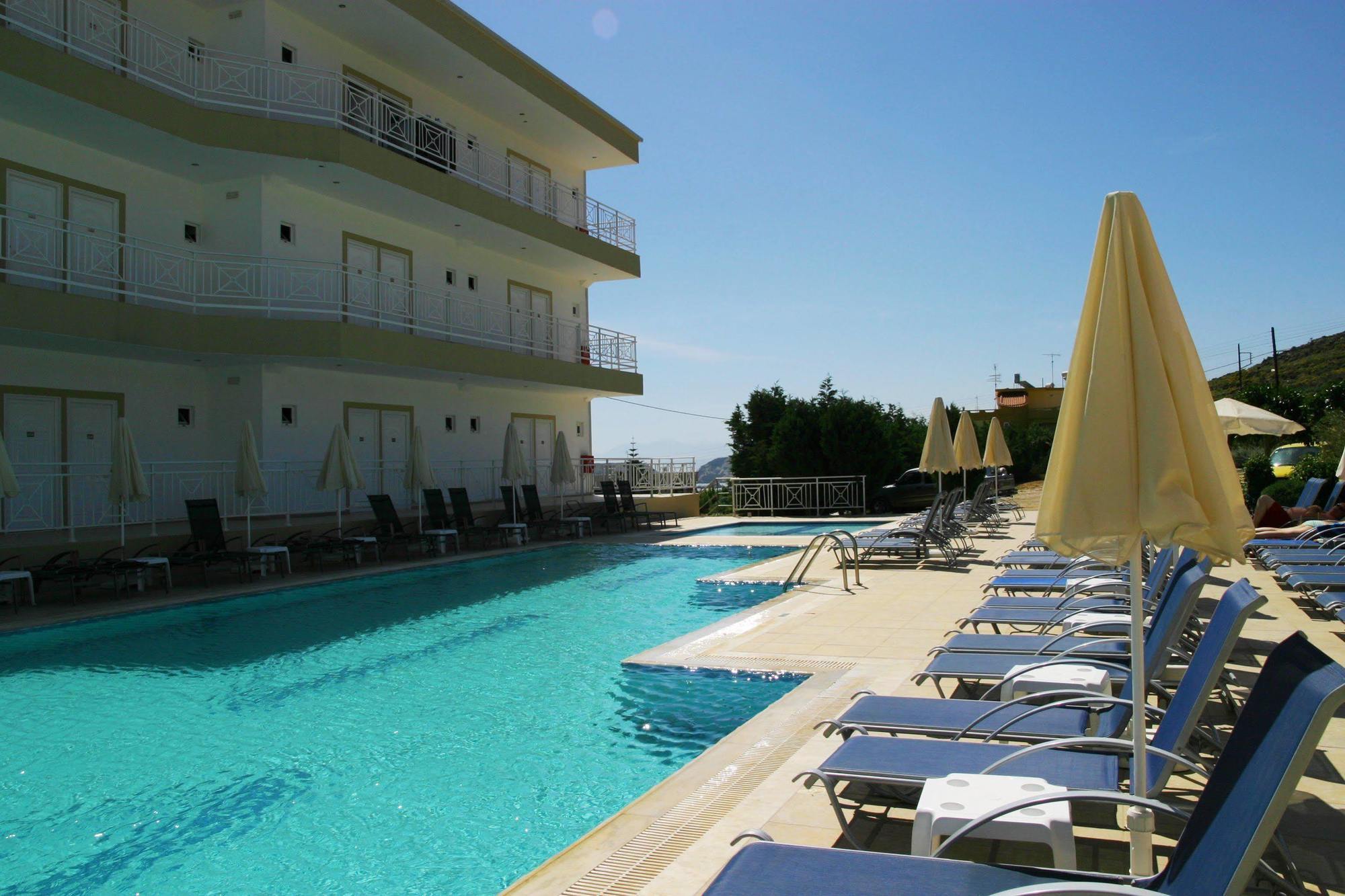 Chrissy's Paradise Hotel Agia Pelagia (Crete)